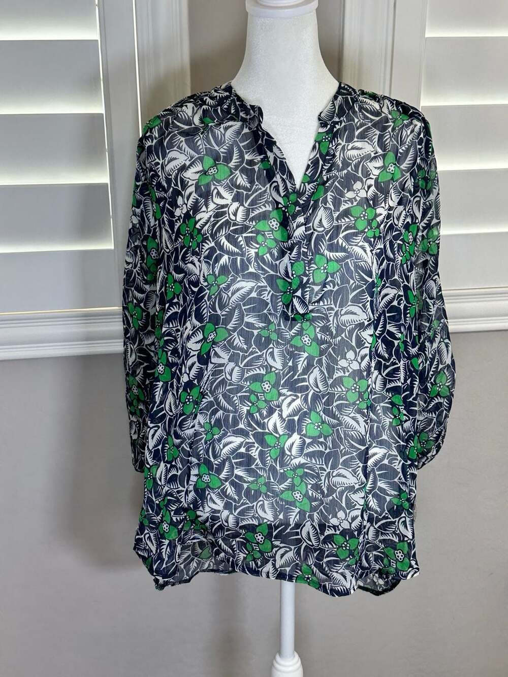 Miladys Blue Green White Leaf Print V-Neck Long Sleeve Tunic Blouse